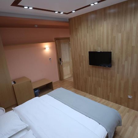 Hotel Elite Pogradec Exteriér fotografie