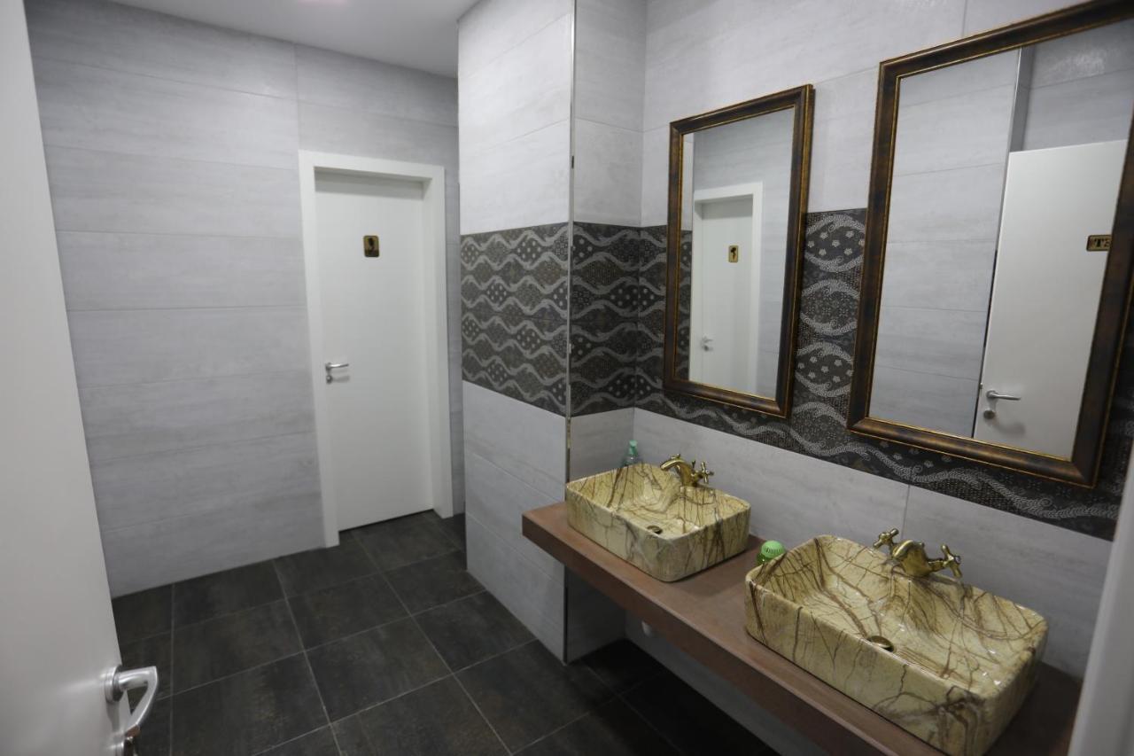 Hotel Elite Pogradec Exteriér fotografie