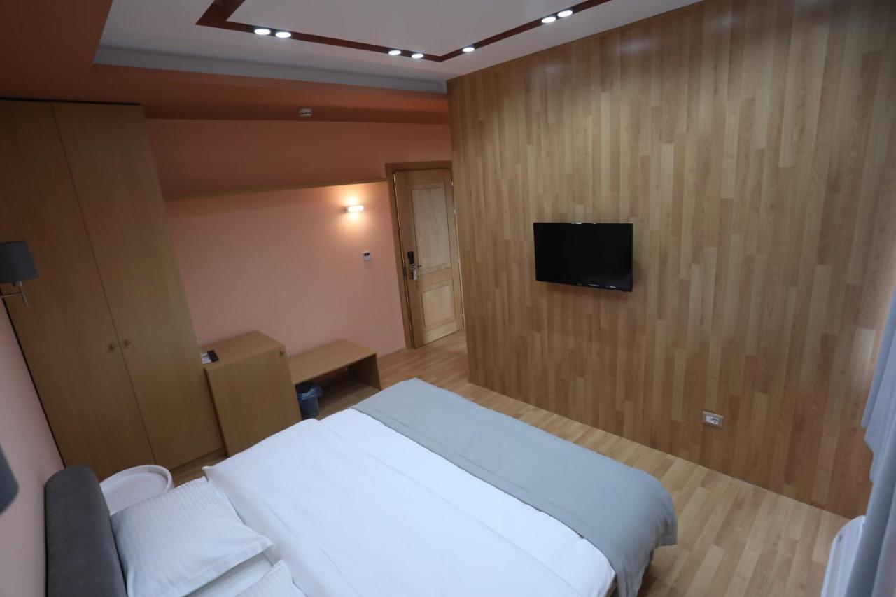 Hotel Elite Pogradec Exteriér fotografie