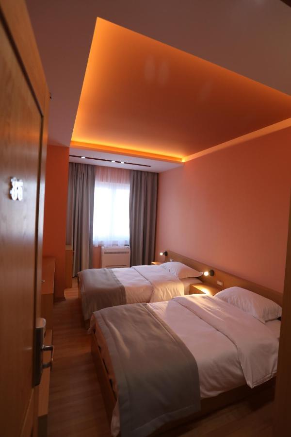 Hotel Elite Pogradec Exteriér fotografie